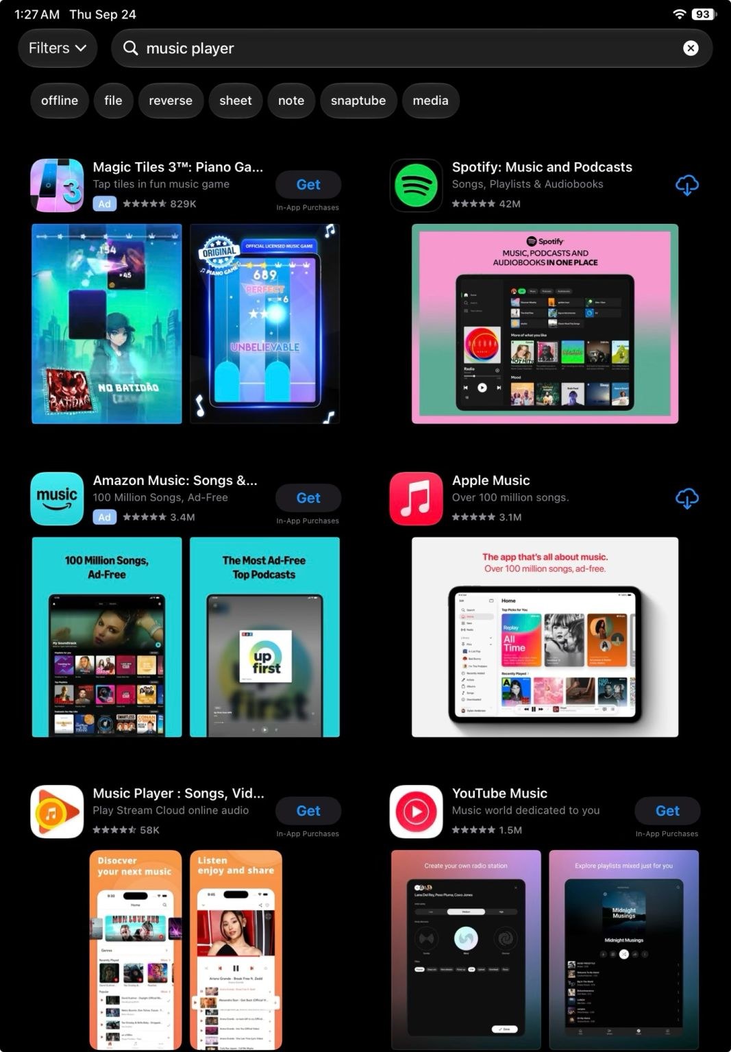 Recherche App Store pour « music player » sur iPad. Magic Tiles 3 et Amazon Music affichent une petite mention « Ad » et figurent dans la même grille que les résultats naturels Spotify et Apple Music.